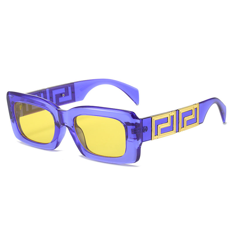 Damer elegant firkantet solbrille med luksuriøs gullaccent Skanto
