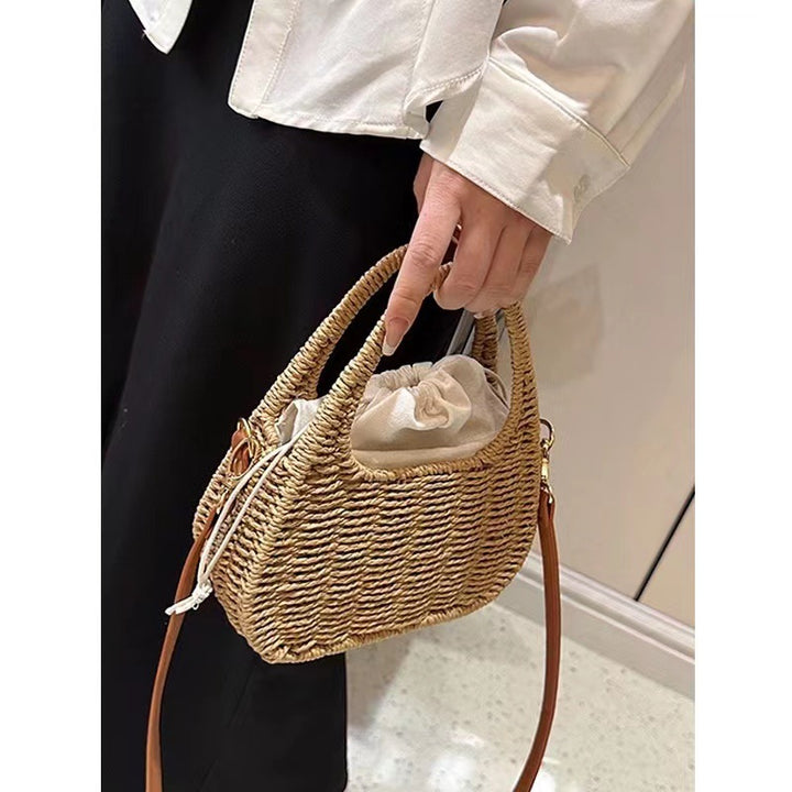 Moderne Rattantur med elegant lærdetalj Skanto