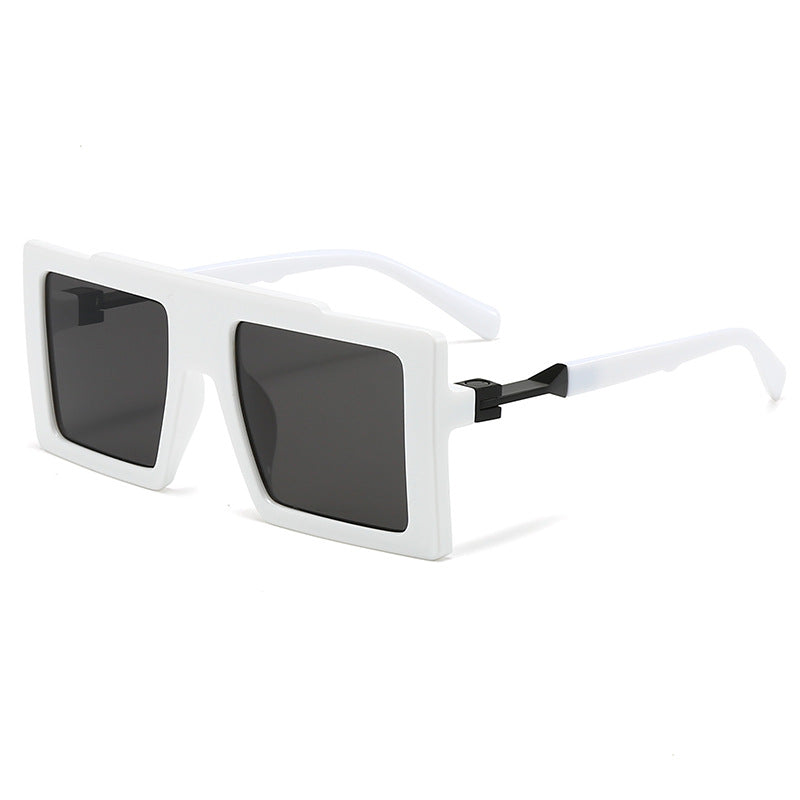 Dame moteriktig solbrille med rektangulær ramme Skanto