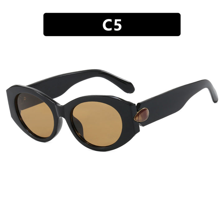Dame elegant solbrille med stilige konturer Skanto