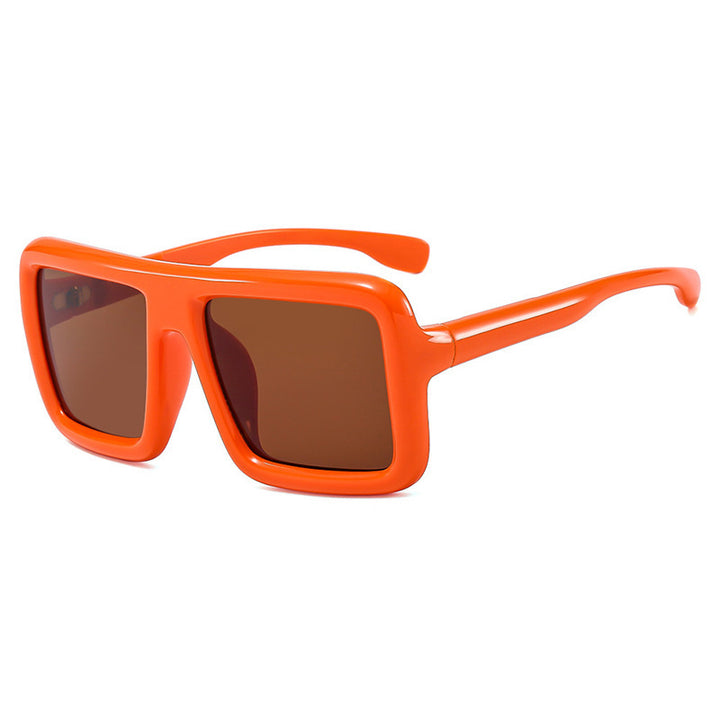 Dame solbrille i moderne, rektangulære design med høy UV-beskyttelsesfunksjon Skanto