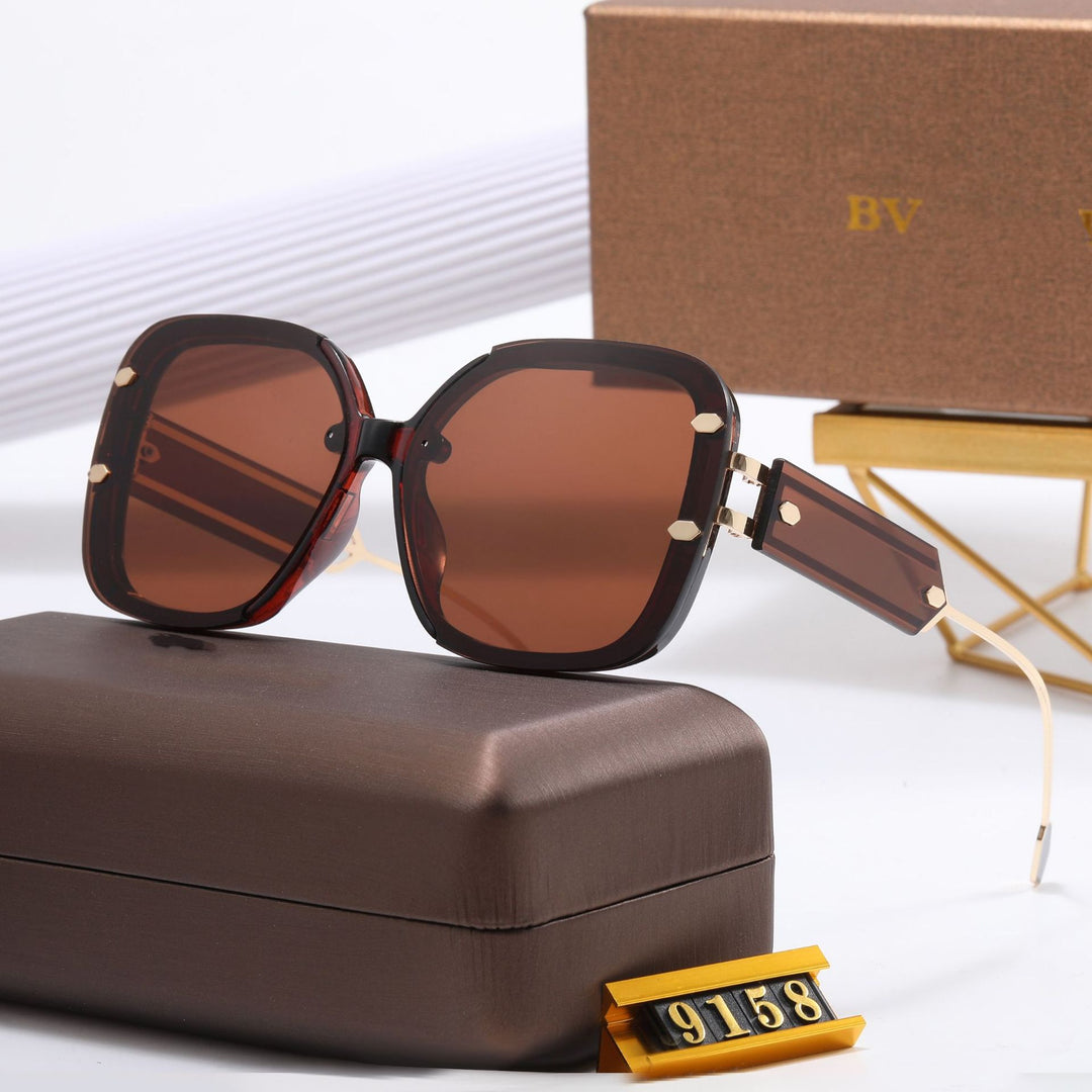Dame designer-solbrille med ekstravagant ramme Skanto
