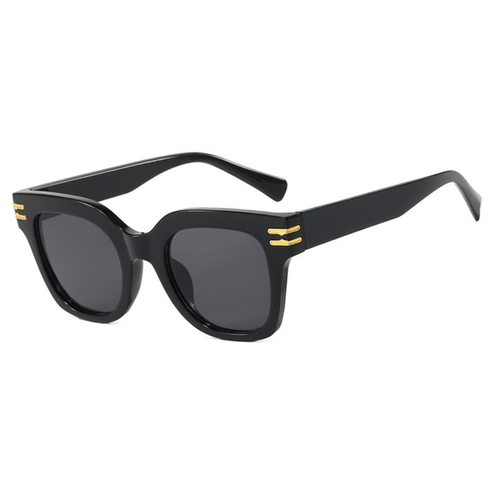 Dame moteriktig solbrille med elegante aksenter Skanto