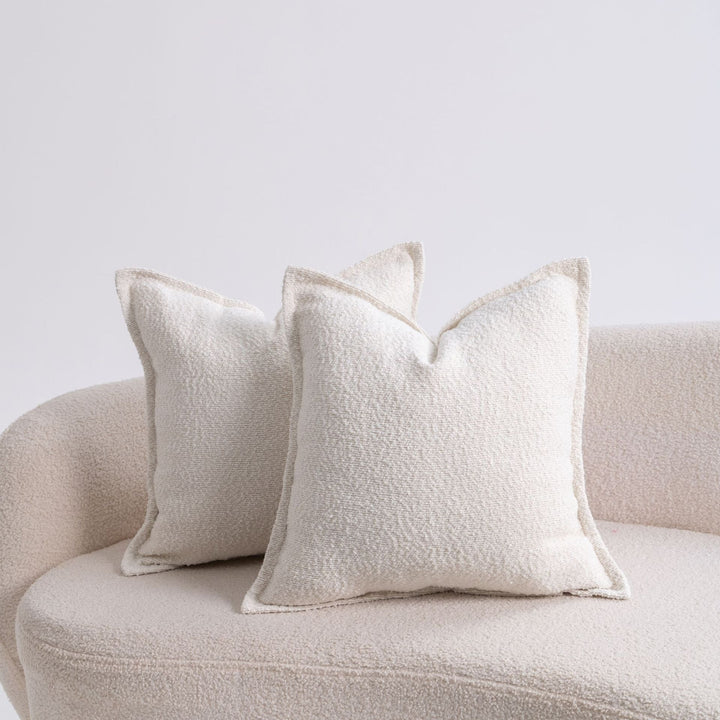 Kvinnens kosepute med moderne strukturell design Skanto