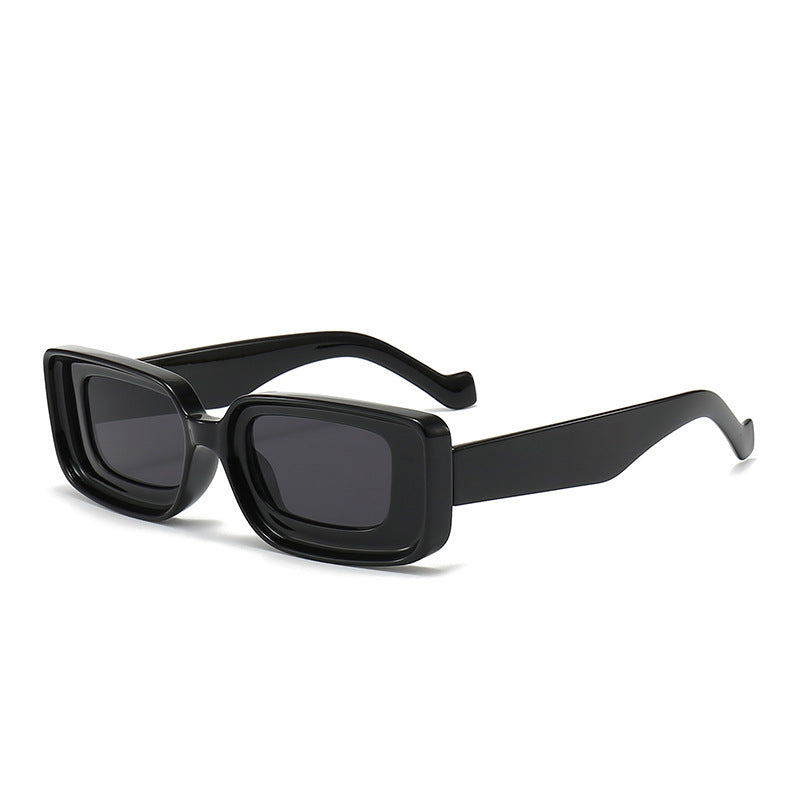 Dame moteriktig firkantet solbrille med innovativt design Skanto
