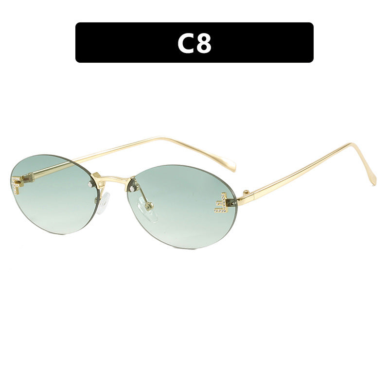 Dame mote trendy solbriller med elegante, runde glass og filigran metallramme Skanto