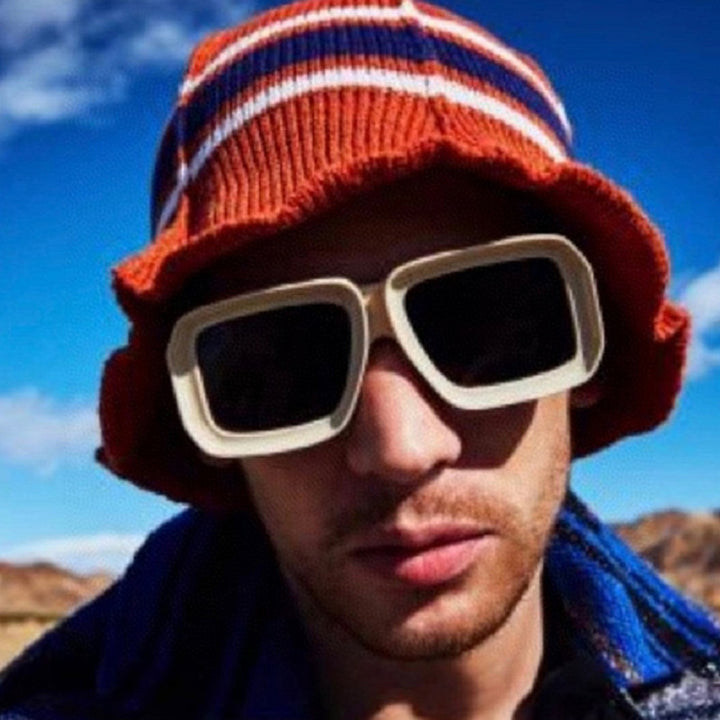 Dame moterik solbrille med kvadratisk design og stilig mønster Skanto