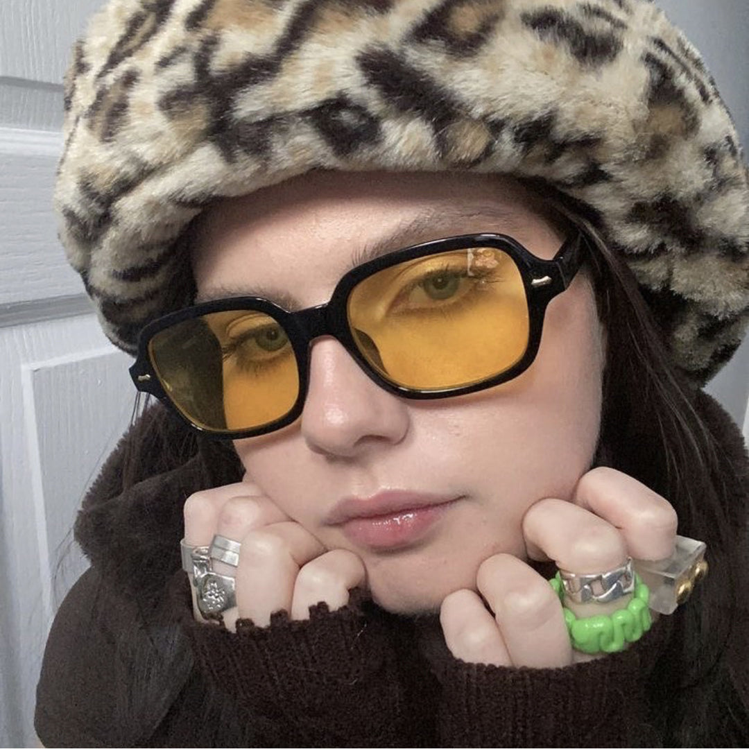 Dame kvadratisk solbrille med stilig og robust ramme Skanto