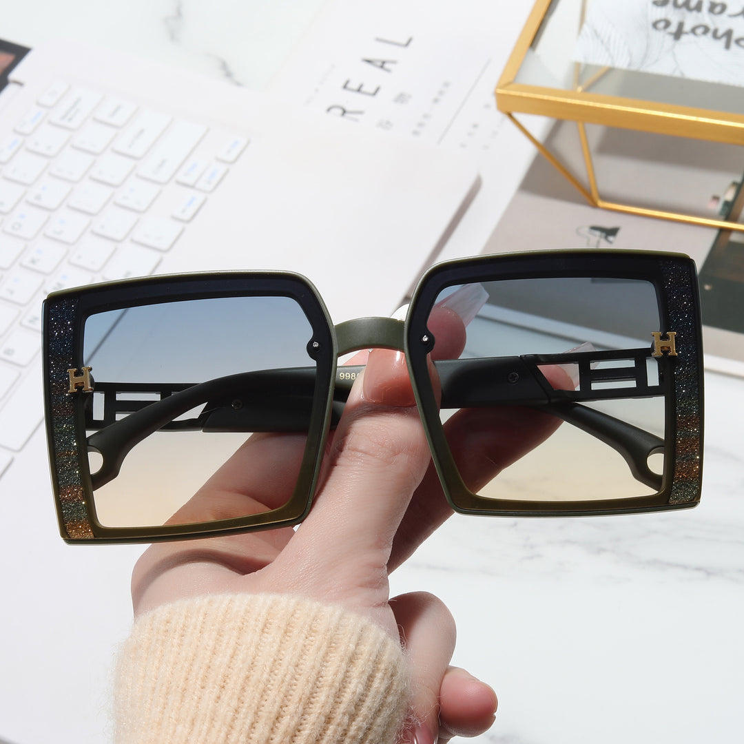 Dame trendy solbrille med ekstravagant, rektangulær ramme Skanto