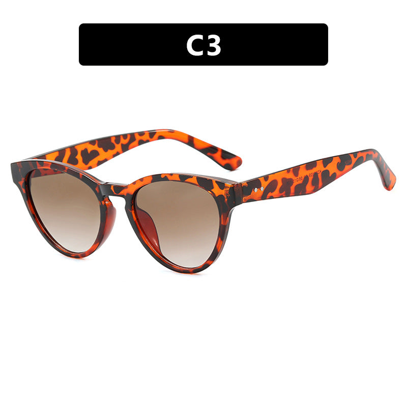 Dame cat-eye solbriller med UV-beskyttelse og moteramme Skanto