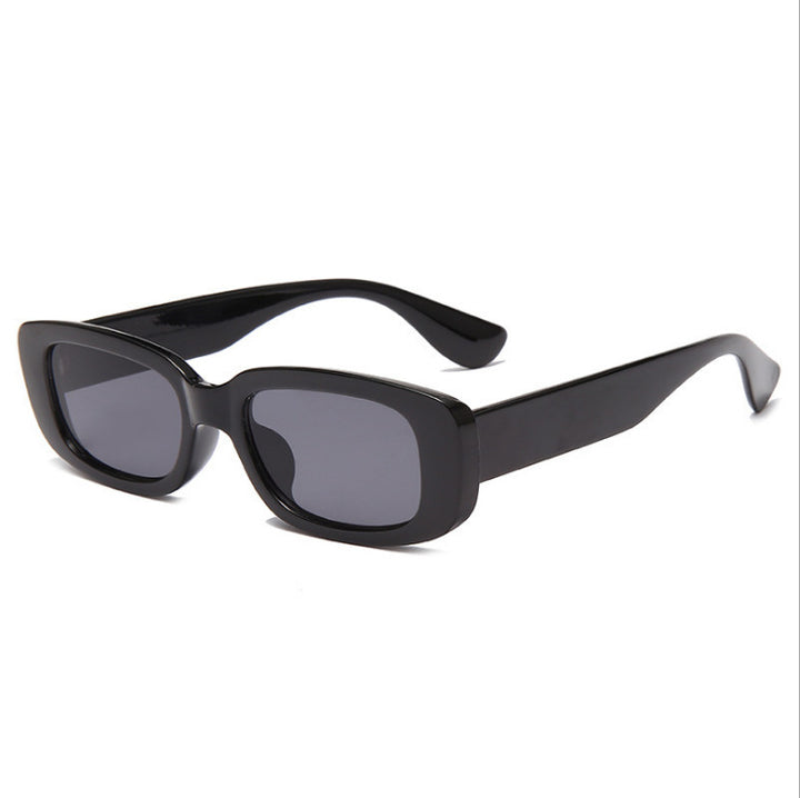 Dame moteriktig solbrille med trendy havskjell-design Skanto