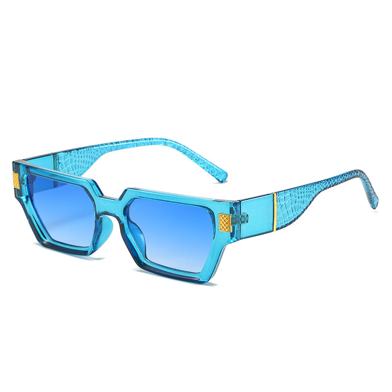 Dame moteriktig solbrille med unik geometrisk ramme og luksuriøse detaljer Skanto
