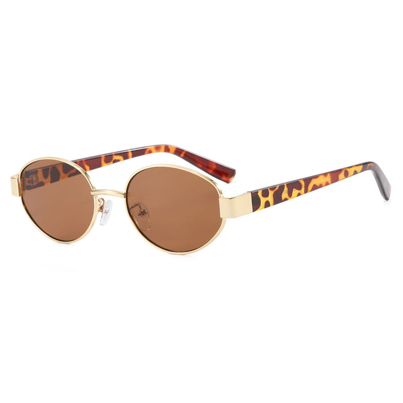 Dame fashionable solbriller med eksklusivt leopardmønster og elegant metallramme Skanto