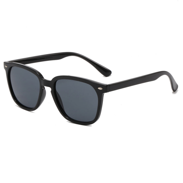 Dame moderne solbriller med elegant visirdesign Skanto