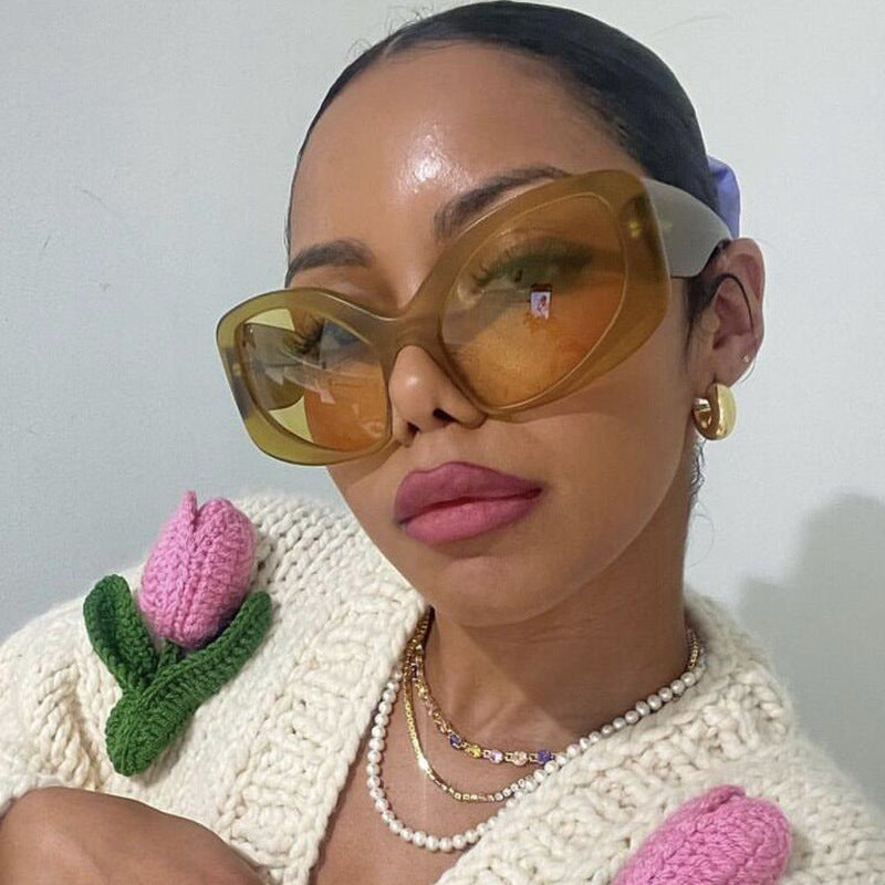 Dame elegant oversized solbrille med markant design Skanto