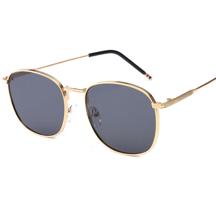 Dame stilige oversized solbriller med glamorøst metallramme Skanto