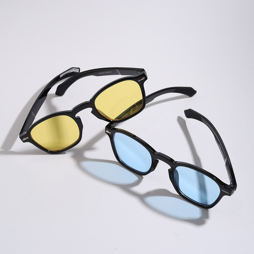 Dame moteriktig solbrille med innovativt design og matt plastikkramme Skanto