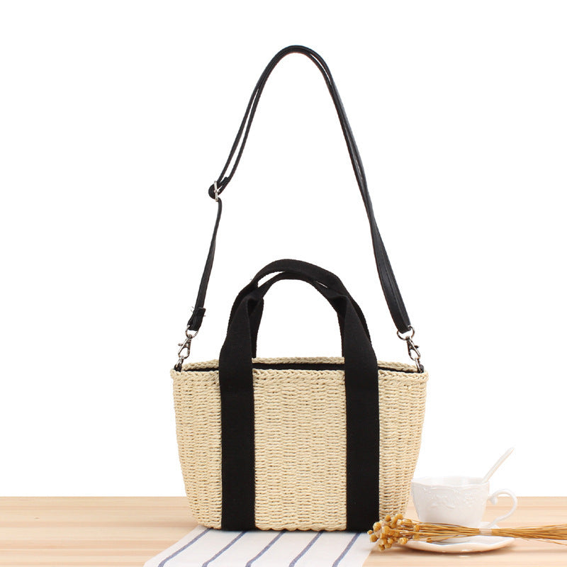 Handbag made of woven natural material with adjustable shoulder strap Skanto