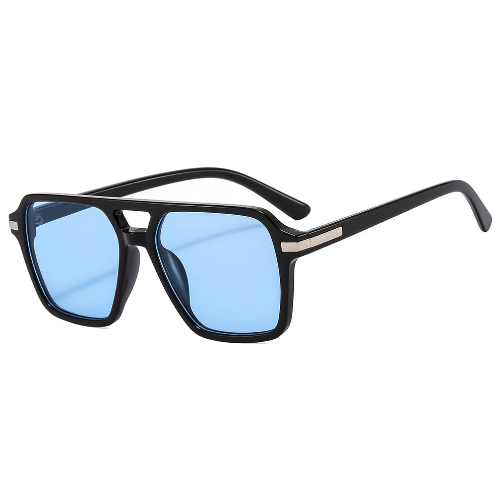 Dame Premium solbrille med moderne kvadratisk form Skanto