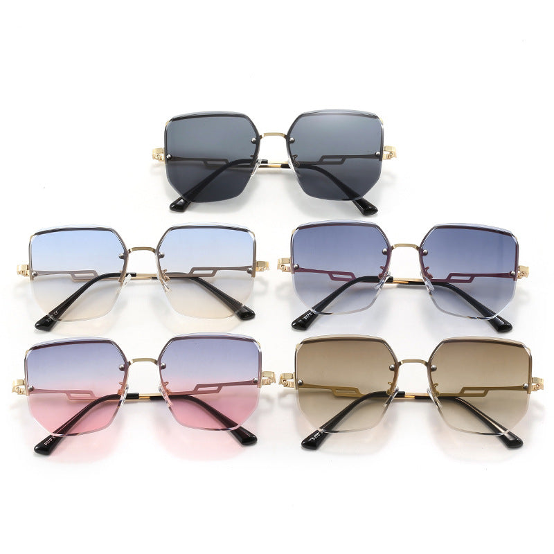 Dame geometrisk designer-solbrille med speilende linser Skanto