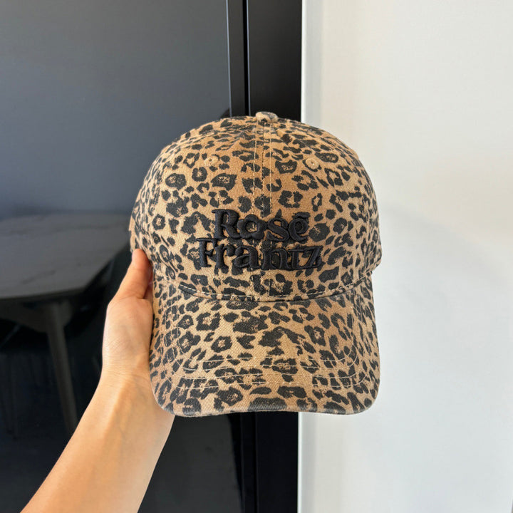 Kvinners slitt leopard trykk baseball cap Skanto
