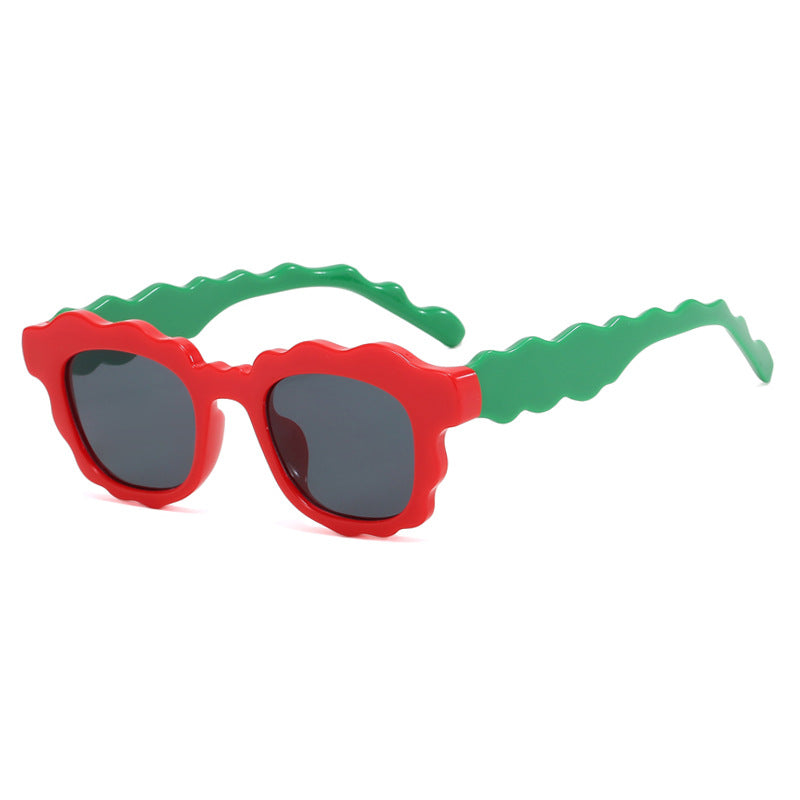 Dame moteriktig solbrille med bølgeramme Skanto