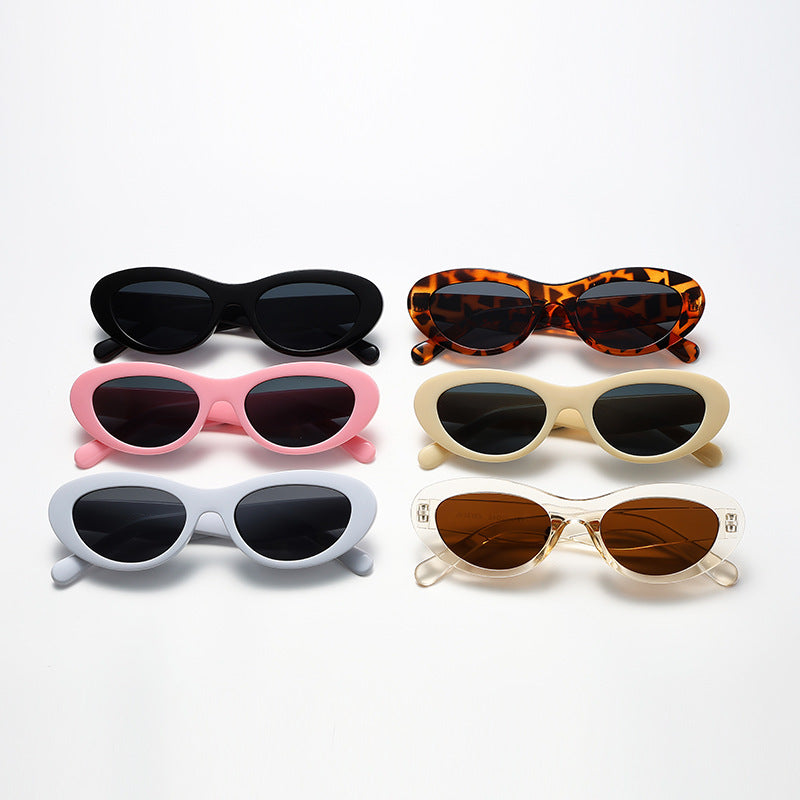 Dame moteriktig solbrille i elegant cat-eye stil Skanto