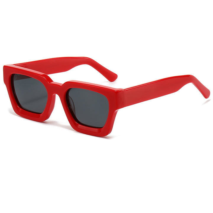 Dame designer solbrille med moderne, kvadratisk ramme og UV-beskyttelse Skanto