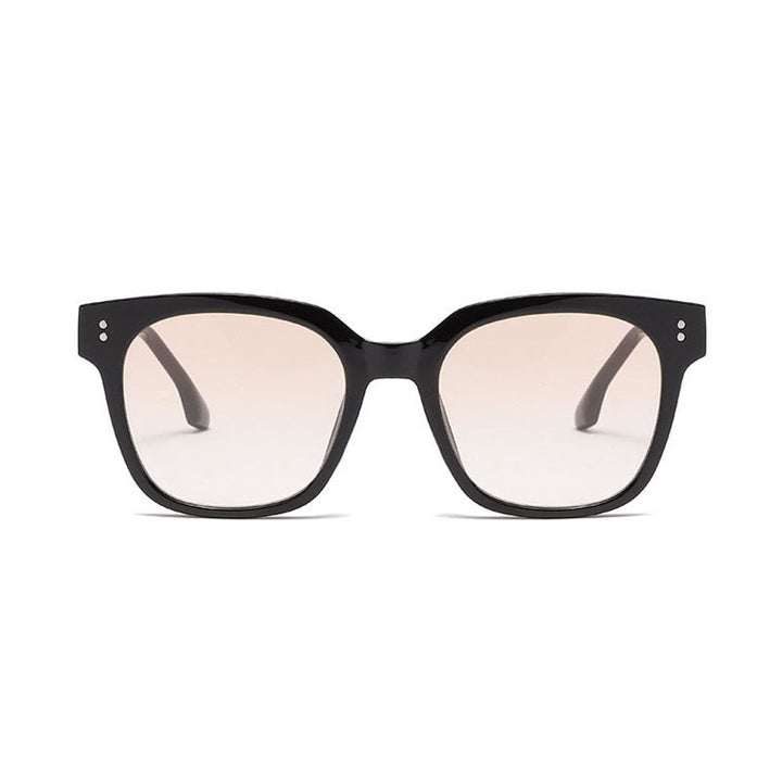 Dame solbrille i innovativ design med bred ramme Skanto