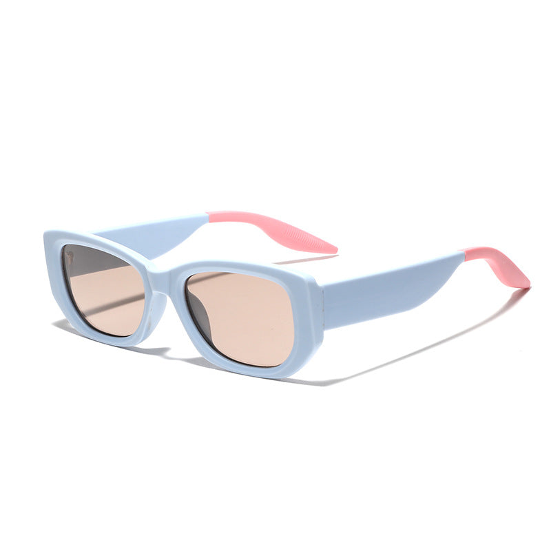 Dame fashionable luksus solbrille med kantet design Skanto