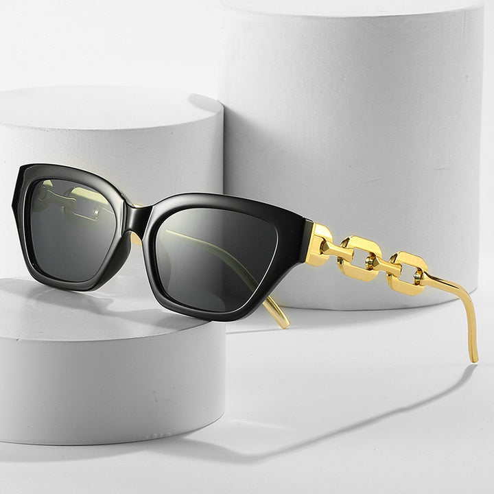 Dame solbrille med unikt kjededesign Skanto