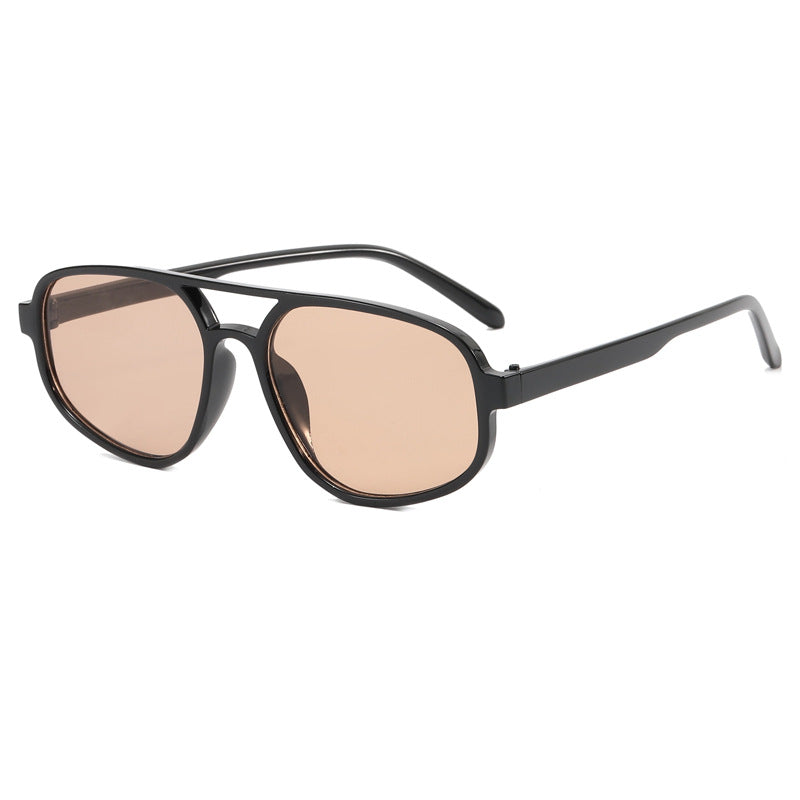 Dame moteriktig oversized solbrille med trendy ramme Skanto