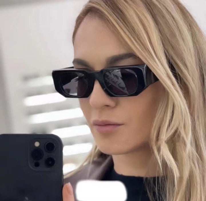 Dame Modisch solbrille med kantet ramme og UV-beskyttelse Skanto