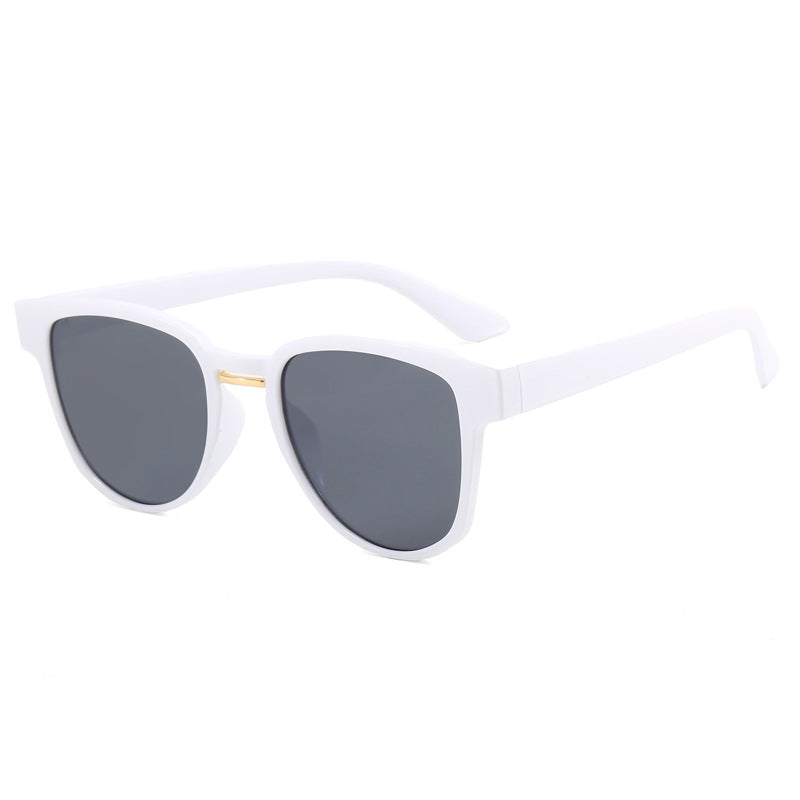 Dame solbrille i moteriktig cat-eye stil Skanto