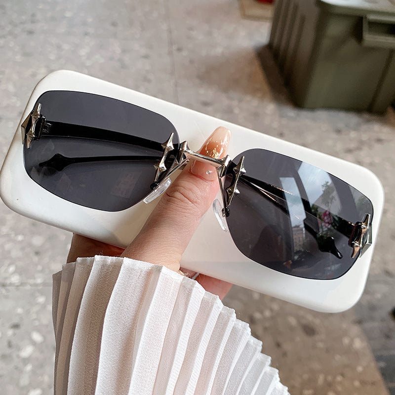 Damer designer-solbrille med utsmykkede detaljer Skanto