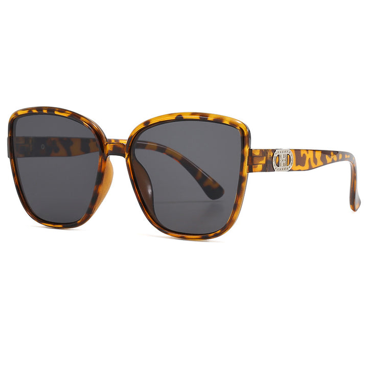 Dame elegante oversized solbriller i moderne design Skanto