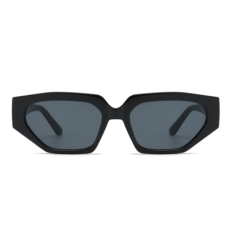 Dame Modisk solbrille i innovativ polygonal design Skanto