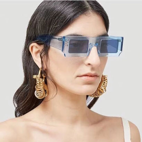 Dame statement solbrille med kvadratisk ramme og futuristisk design Skanto