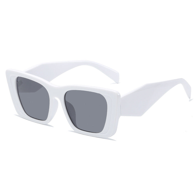 Dame moteriktig solbrille i avantgarde-stil Skanto