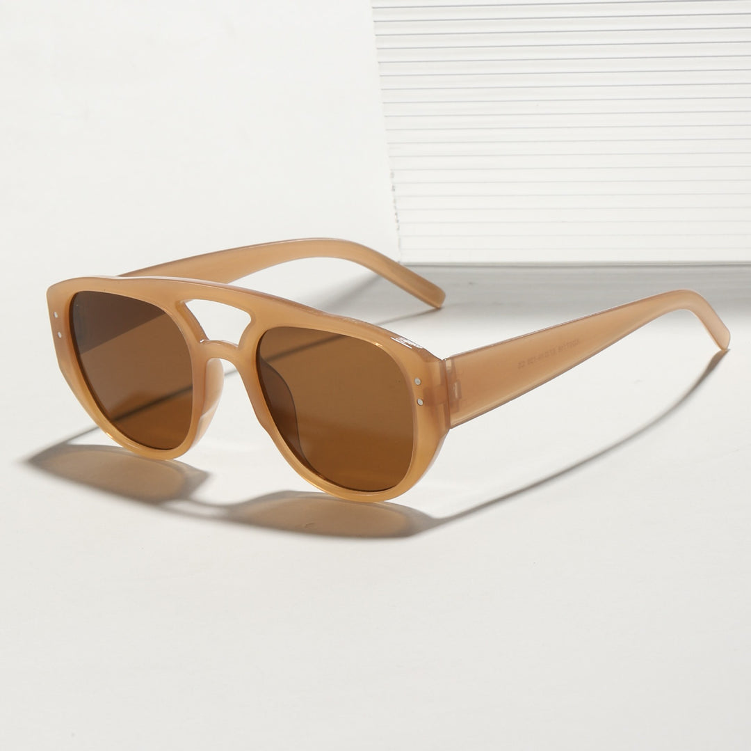 Dame oversized solbrille med moderne, strukturert ramme Skanto