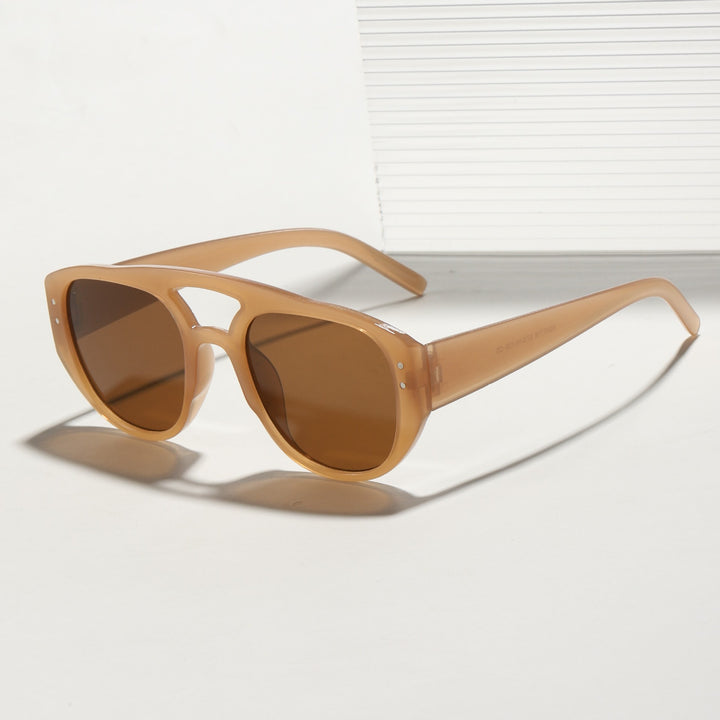 Dame oversized solbrille med moderne, strukturert ramme Skanto