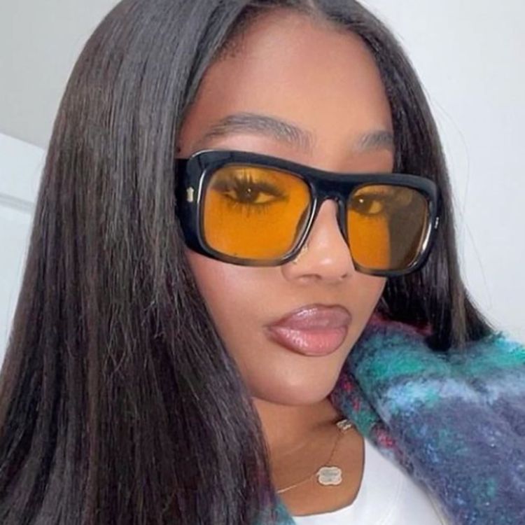 Damen kvadratisk solbrille med refleksjonsbeskyttende linser og moderne ramme konstruksjon Skanto