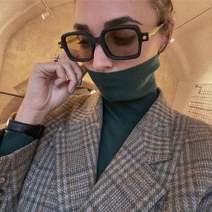 Dame kvadratisk solbrille med iøynefallende og moderne design Skanto
