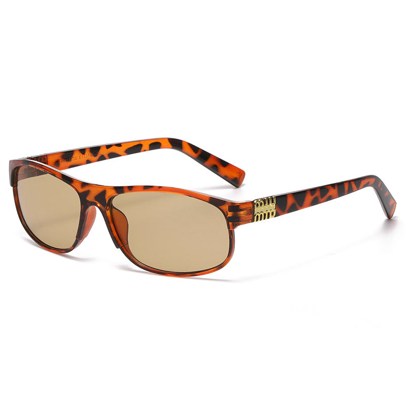 Dame fashion solbriller med polarisert glass og stilfull ramme Skanto