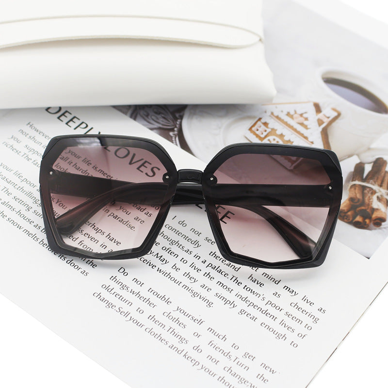 Dame Designer-solbrille i elegant hexagon-design Skanto