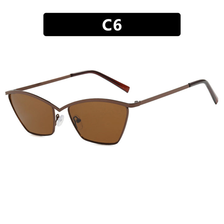 Dame solbrille i avantgardistisk katteøye-design Skanto