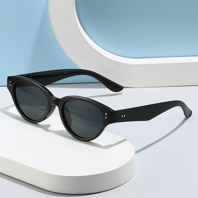 Dame Cat-Eye solbriller med retro-inspirert rammestruktur Skanto