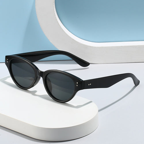 Dame Cat-Eye solbriller med retro-inspirert rammestruktur Skanto