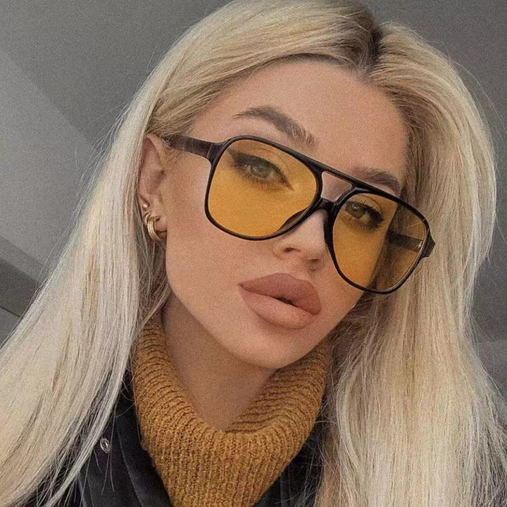 Dame modische Oversized-solbrille med iøynefallende mønster Skanto