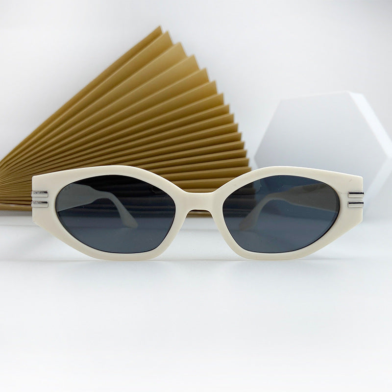 Dame Cat-Eye solbriller i stilfull design med robust ramme Skanto